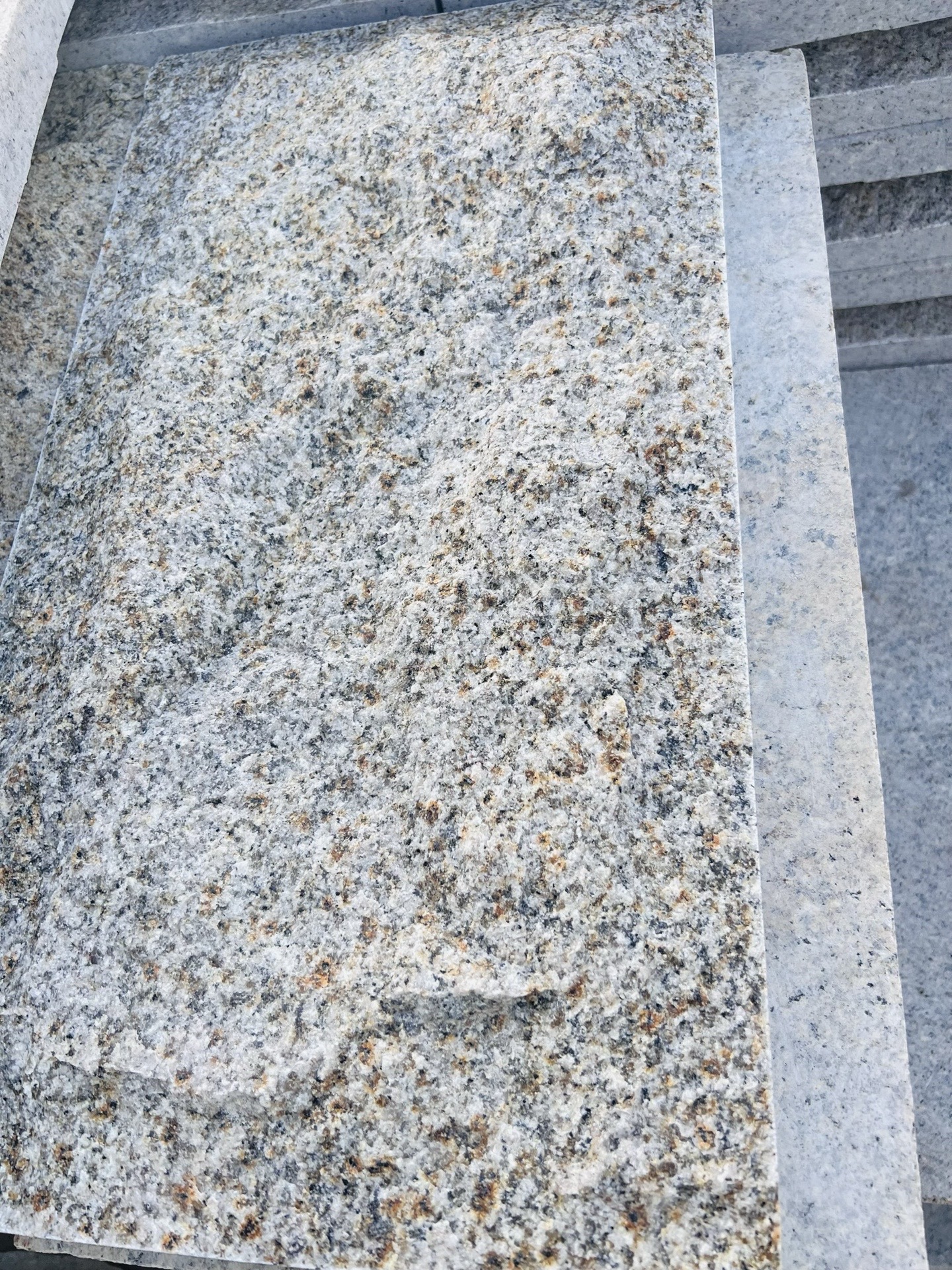 花崗巖蘑菇石廠家芝麻灰石材